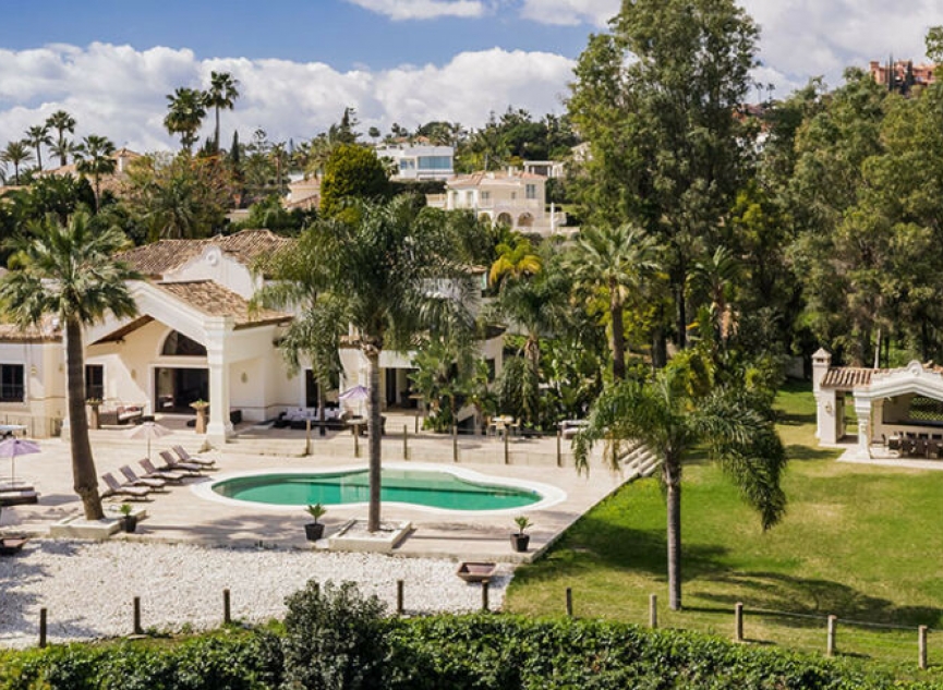 Resale - House -
Nueva Andalucía