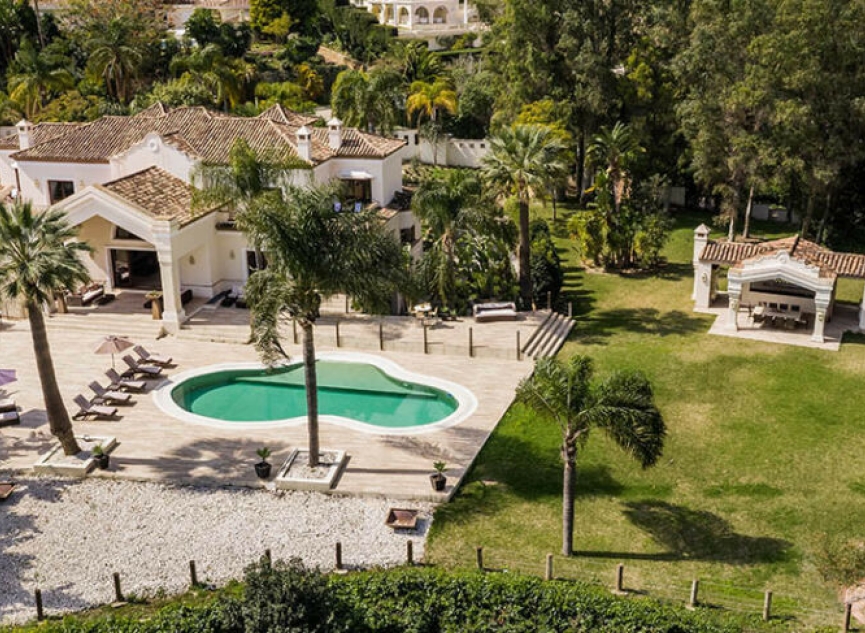 Resale - House -
Nueva Andalucía