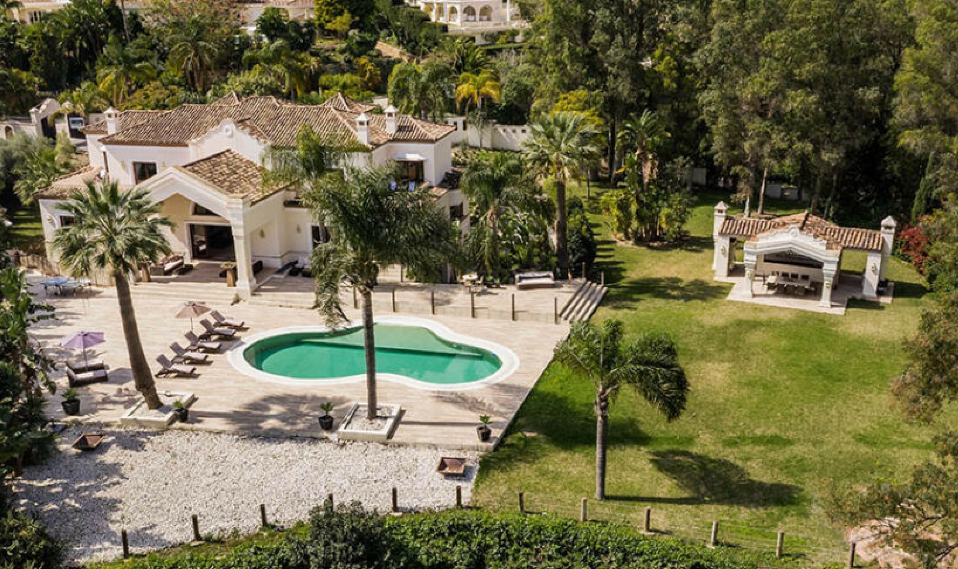 Resale - House -
Nueva Andalucía