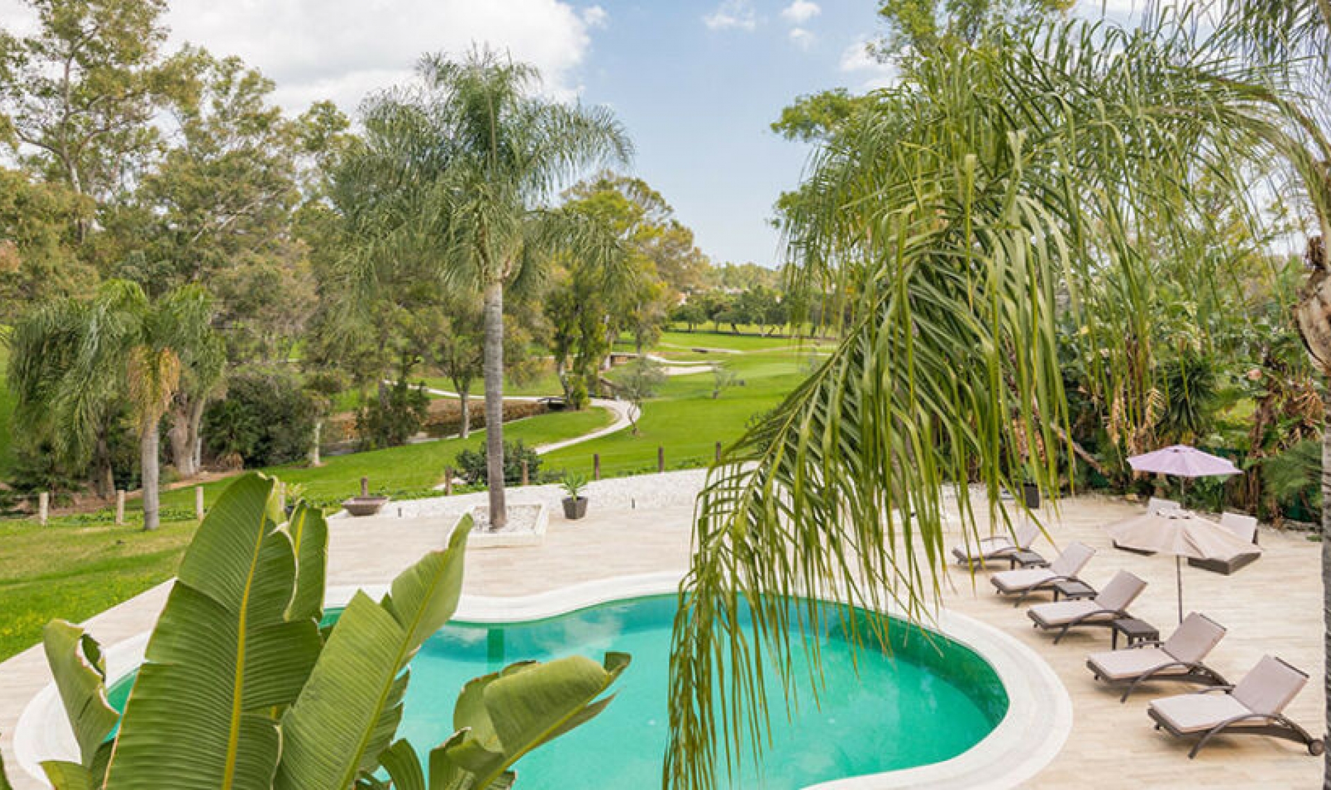 Resale - House -
Nueva Andalucía
