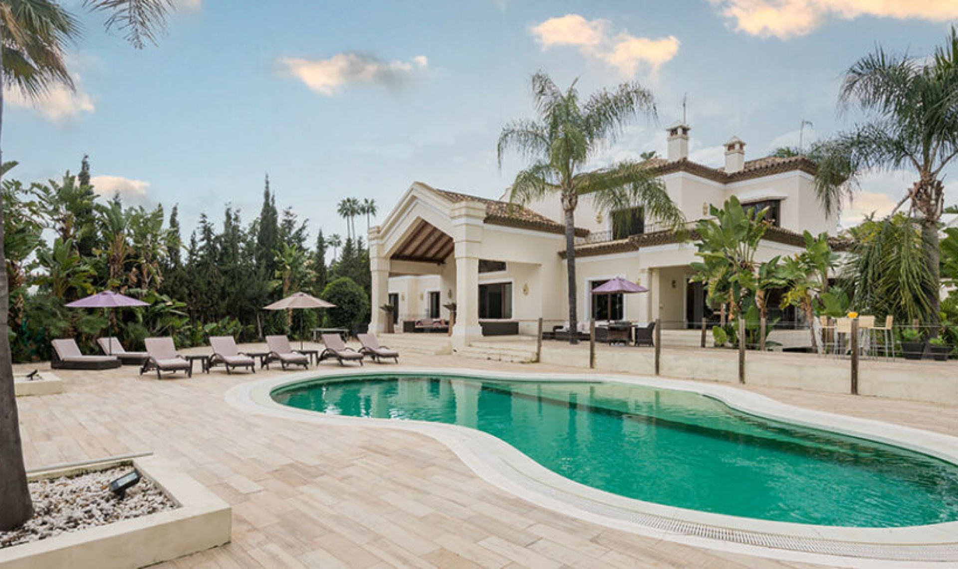 Resale - House -
Nueva Andalucía