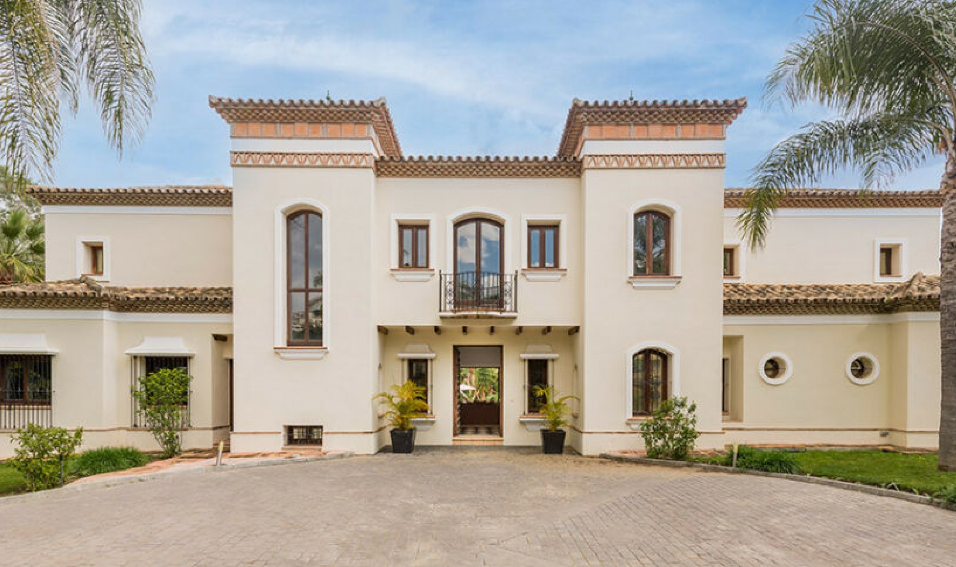 Resale - House -
Nueva Andalucía