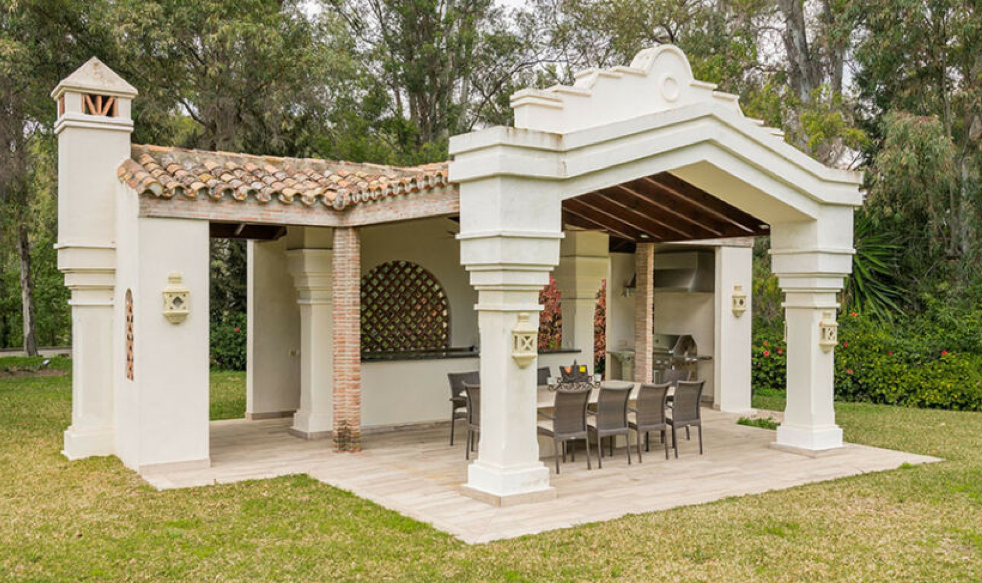 Resale - House -
Nueva Andalucía