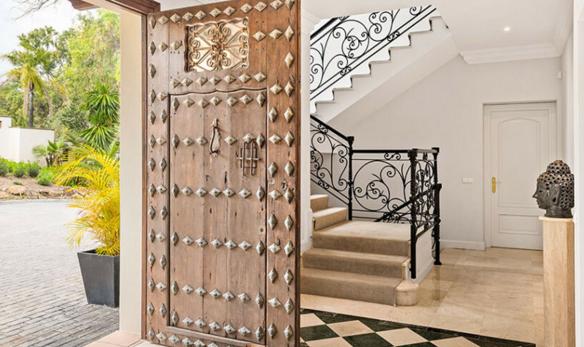 Resale - House -
Nueva Andalucía