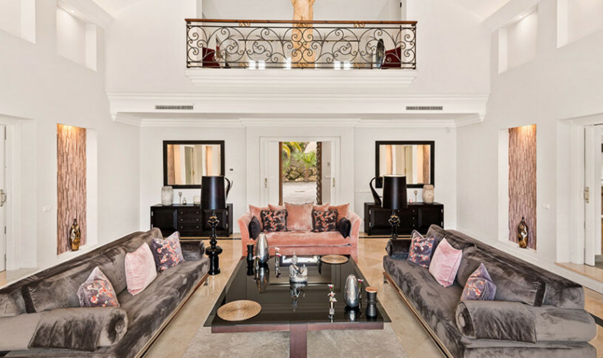 Resale - House -
Nueva Andalucía