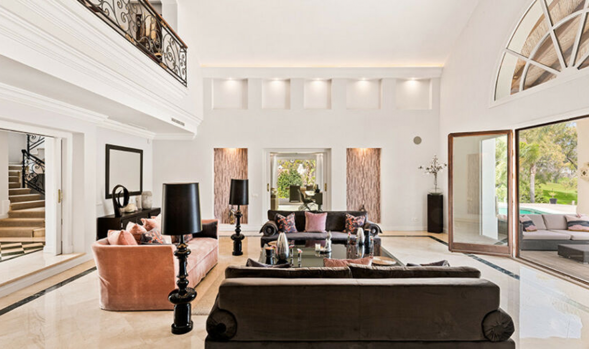 Resale - House -
Nueva Andalucía