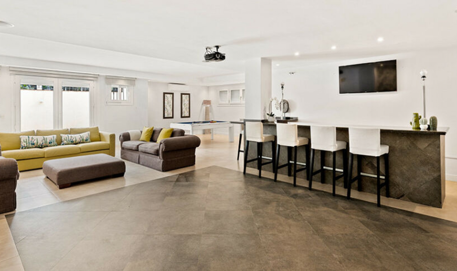 Resale - House -
Nueva Andalucía