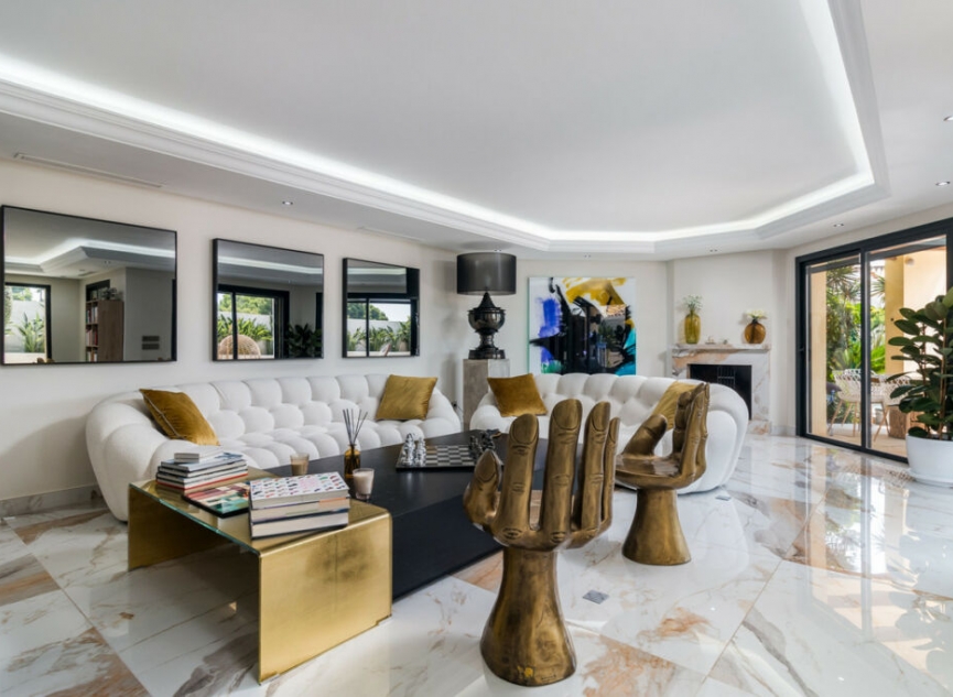 Resale - House -
Nueva Andalucía