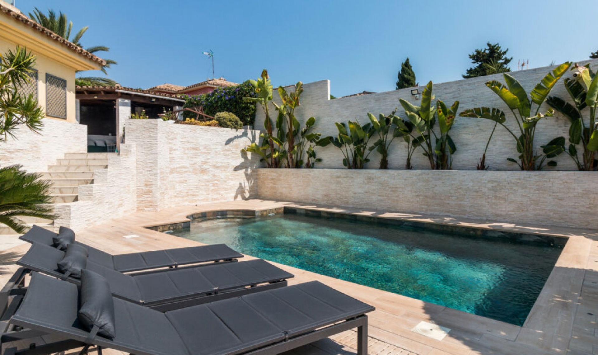 Resale - House -
Nueva Andalucía