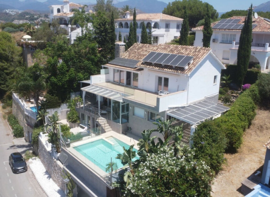 Resale - House -
Nueva Andalucía