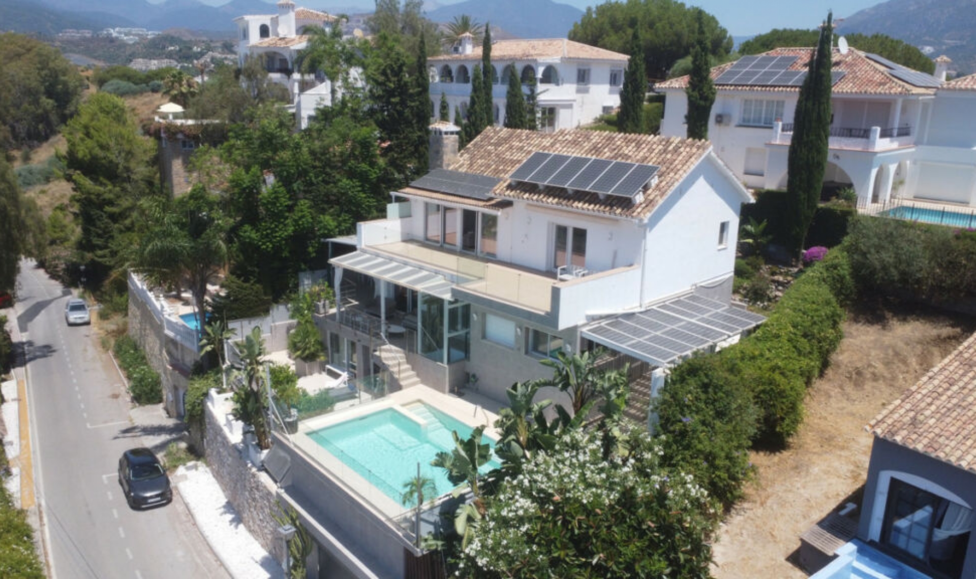 Resale - House -
Nueva Andalucía