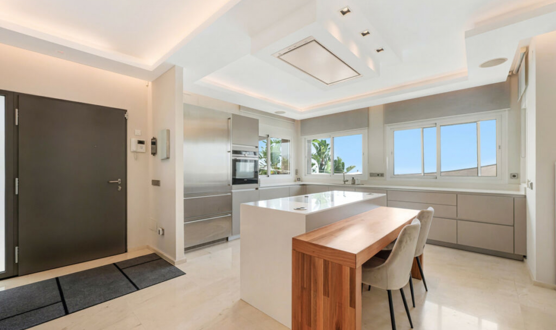 Resale - House -
Nueva Andalucía