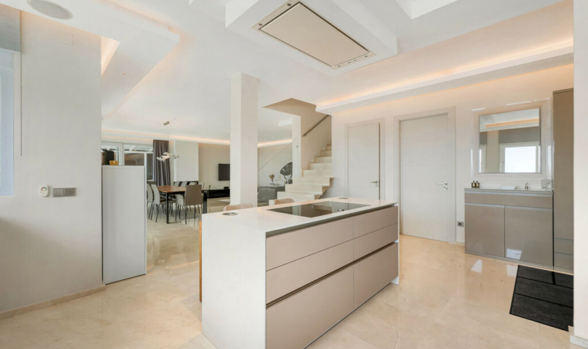 Resale - House -
Nueva Andalucía