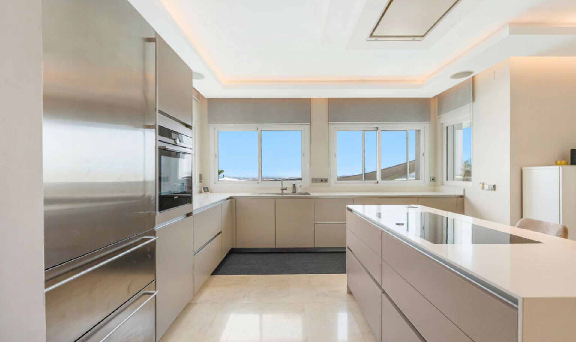 Resale - House -
Nueva Andalucía