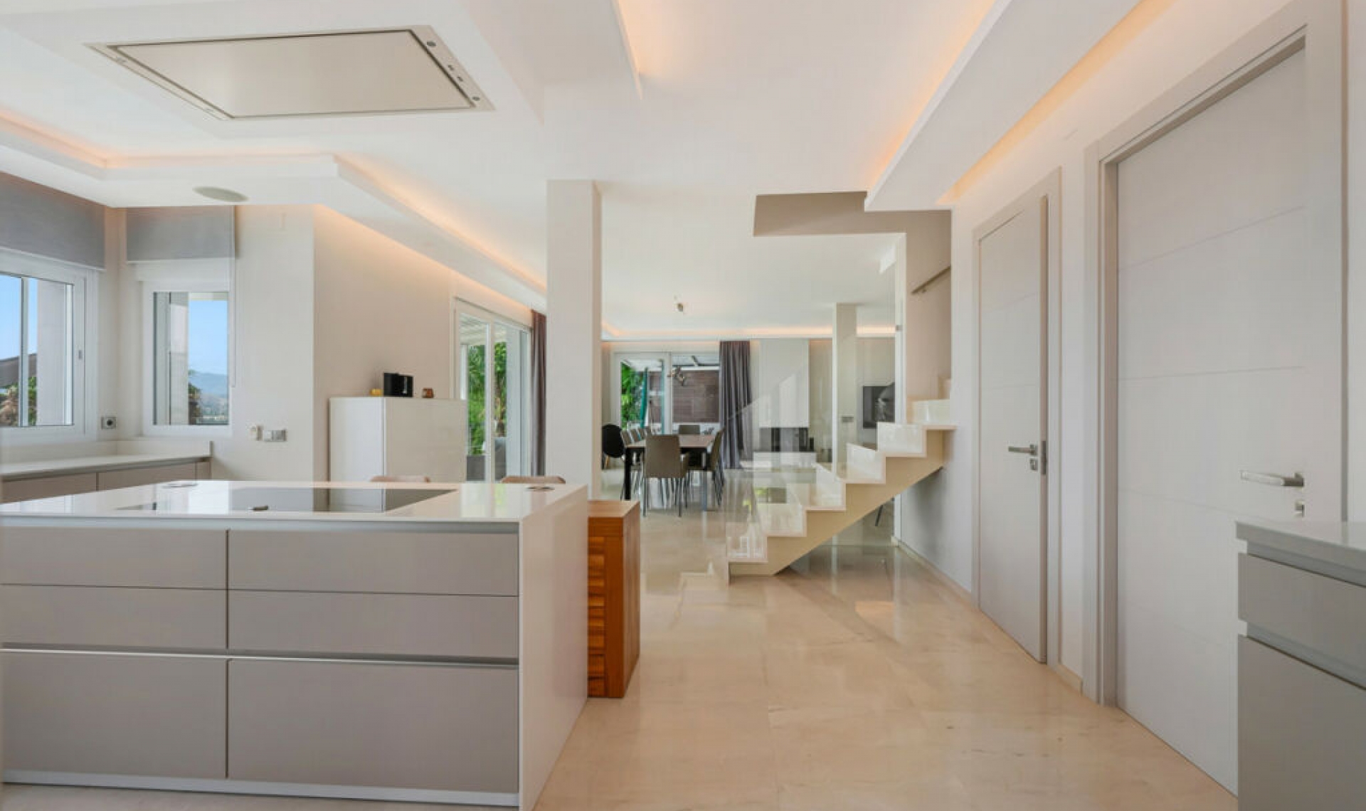 Resale - House -
Nueva Andalucía