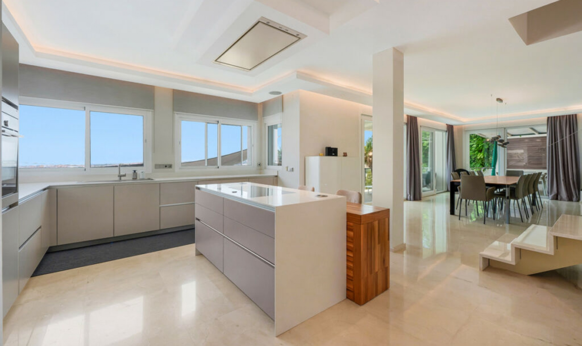 Resale - House -
Nueva Andalucía