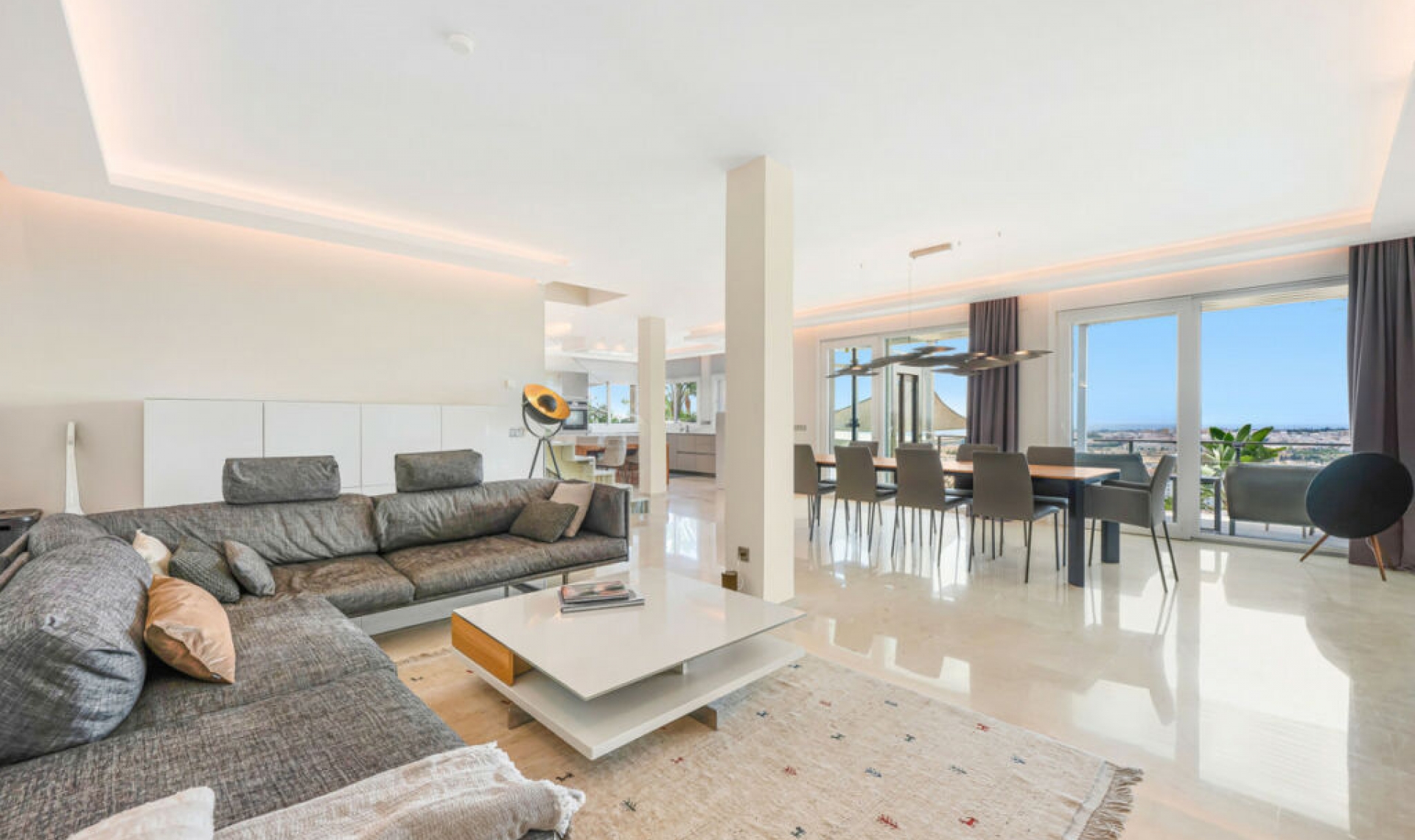 Resale - House -
Nueva Andalucía