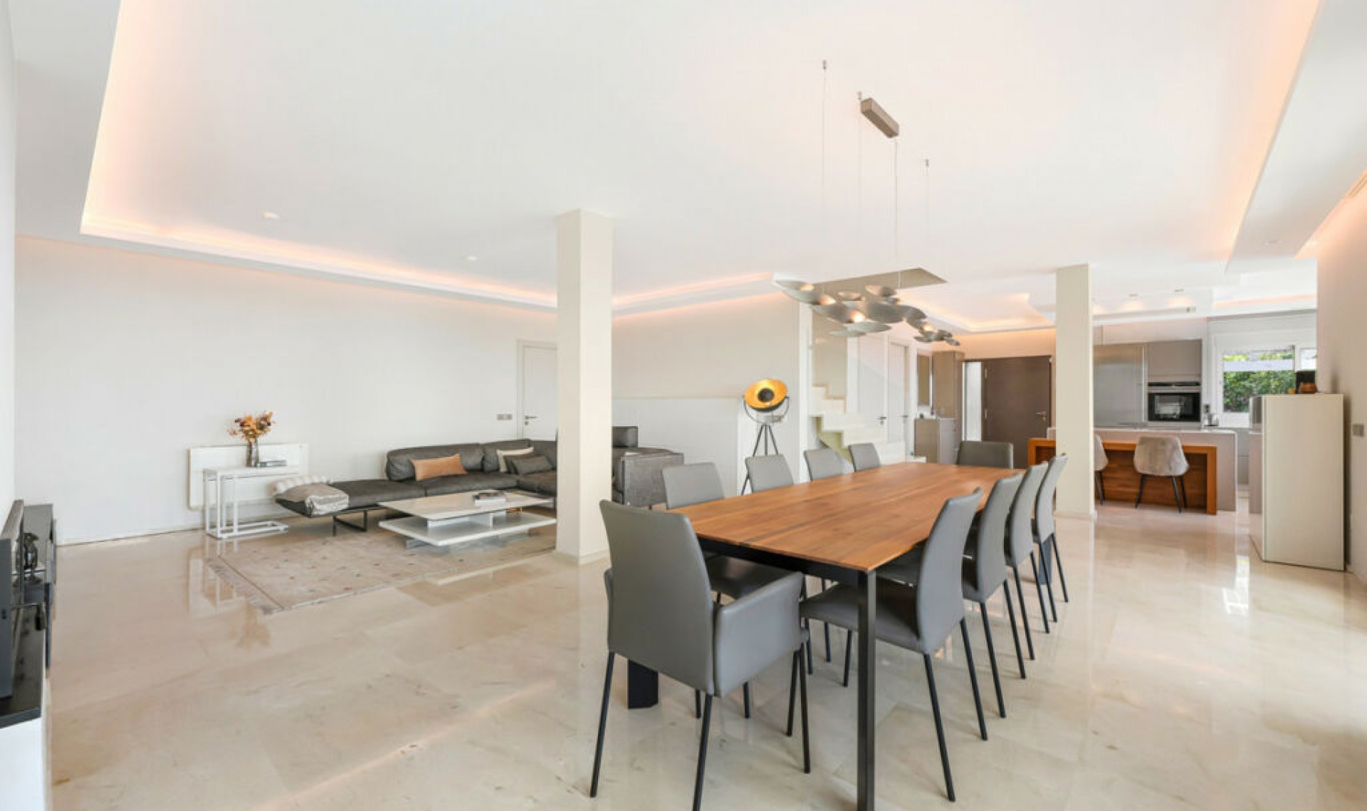 Resale - House -
Nueva Andalucía