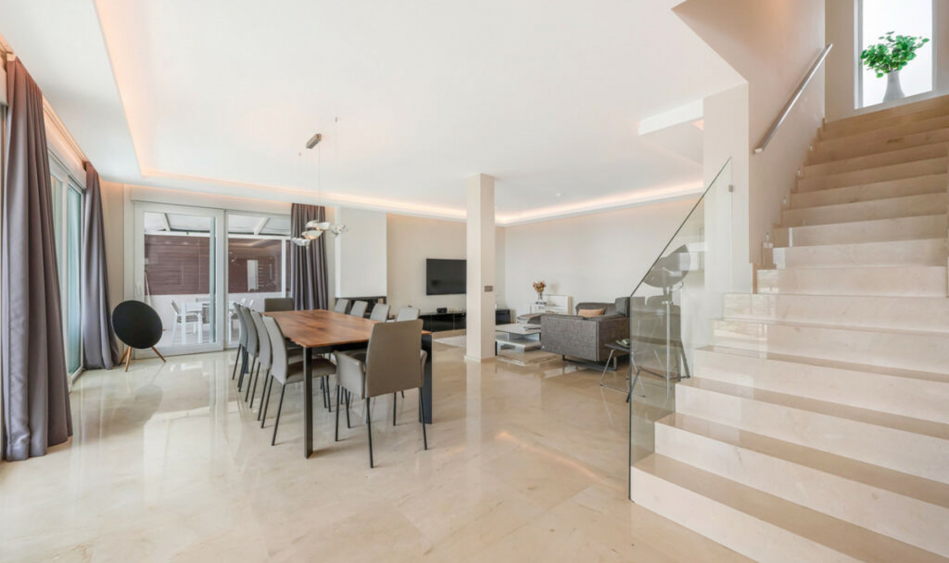 Resale - House -
Nueva Andalucía