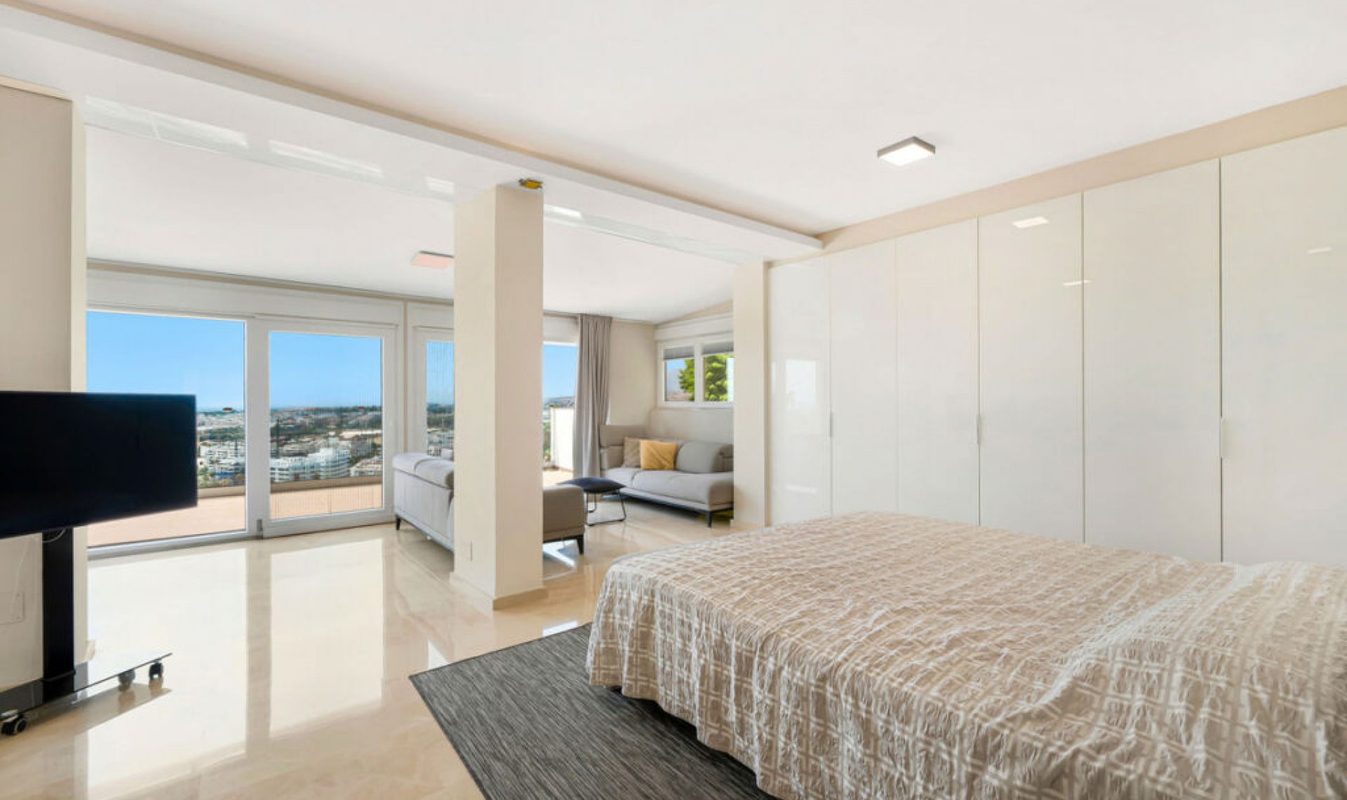 Resale - House -
Nueva Andalucía