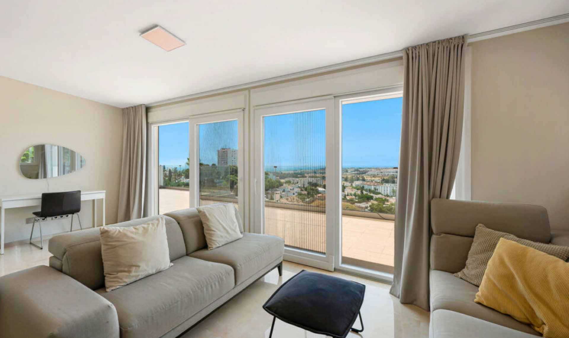 Resale - House -
Nueva Andalucía