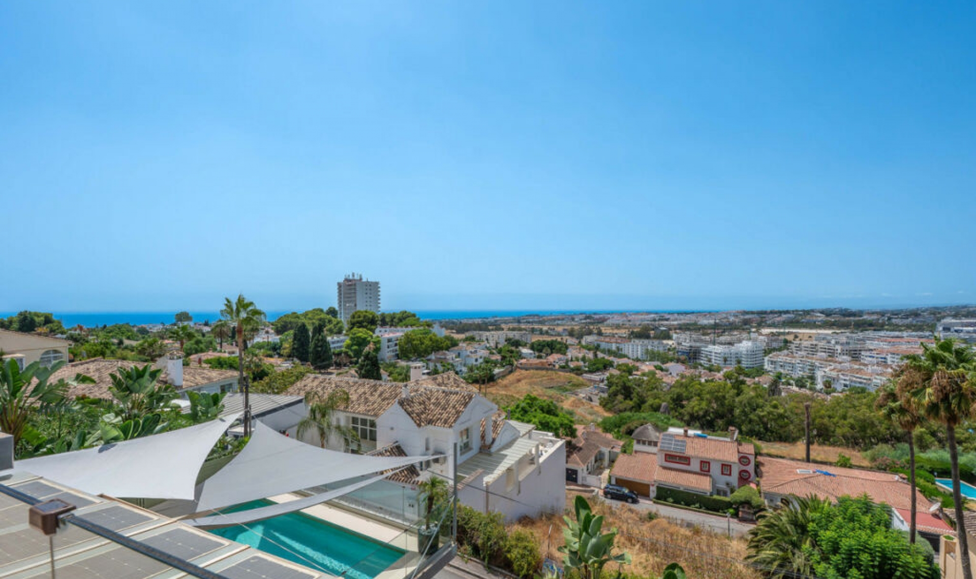 Resale - House -
Nueva Andalucía