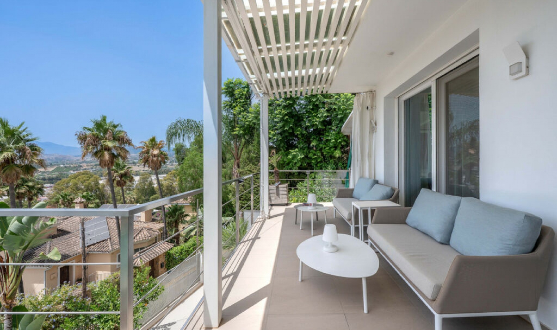 Resale - House -
Nueva Andalucía