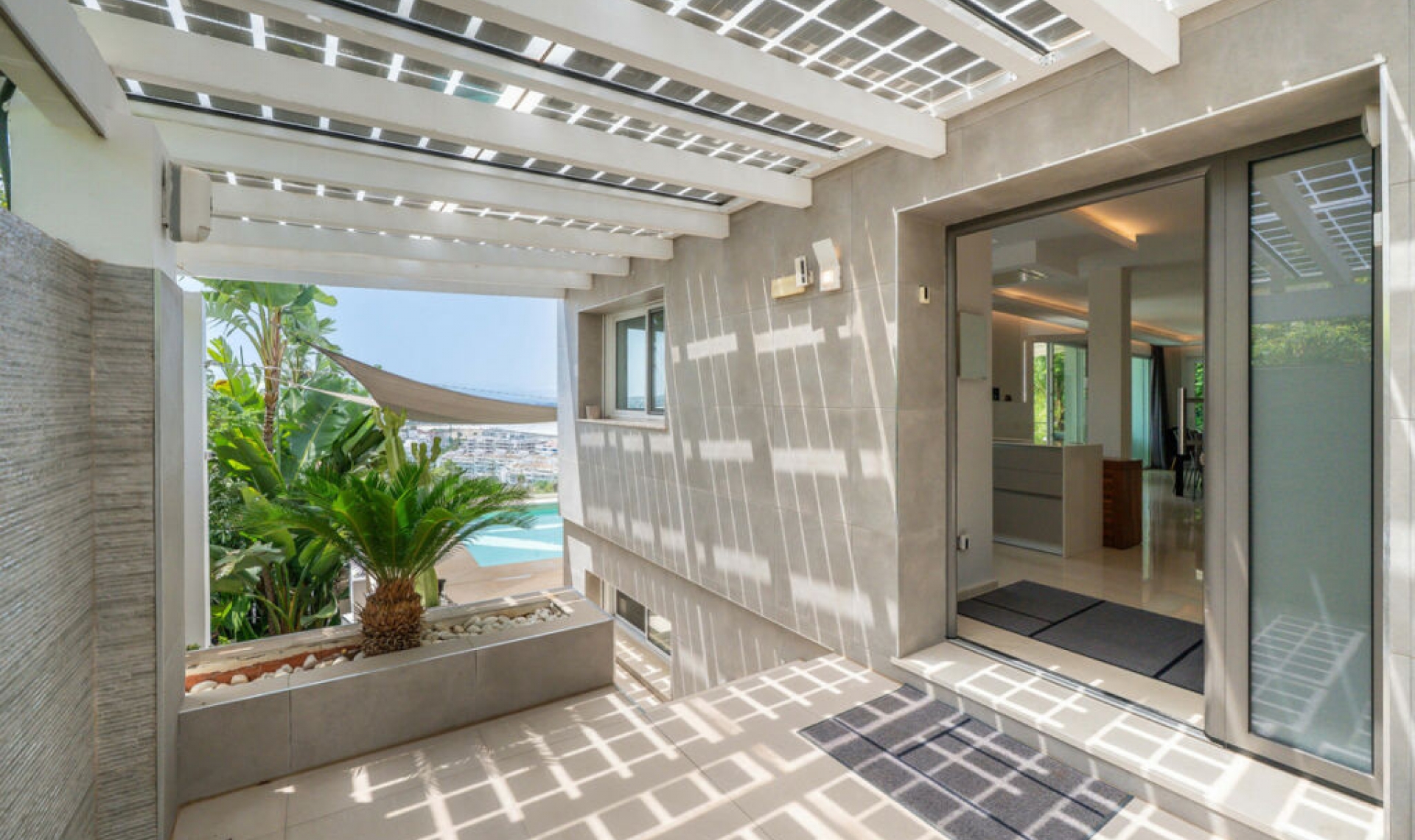 Resale - House -
Nueva Andalucía