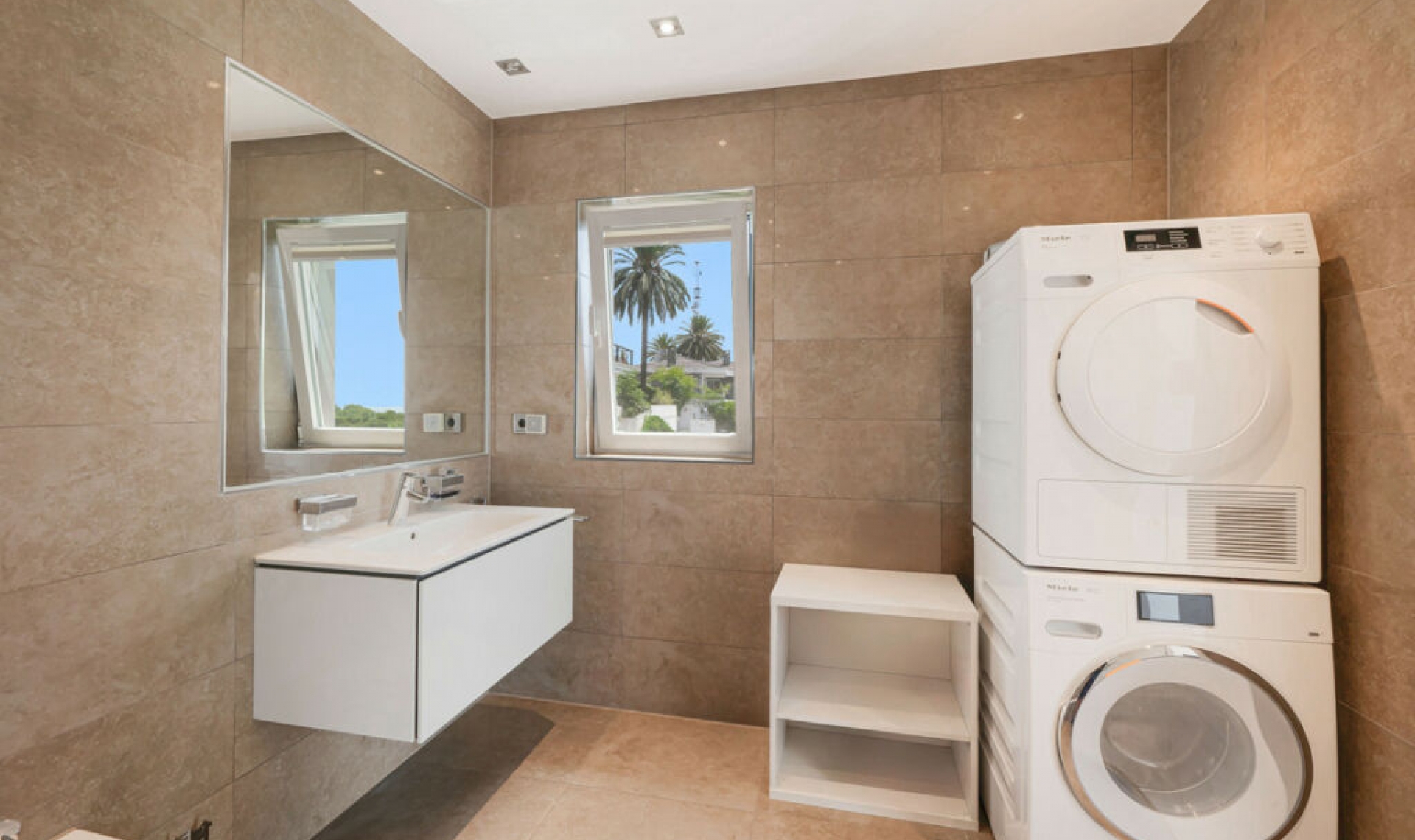 Resale - House -
Nueva Andalucía