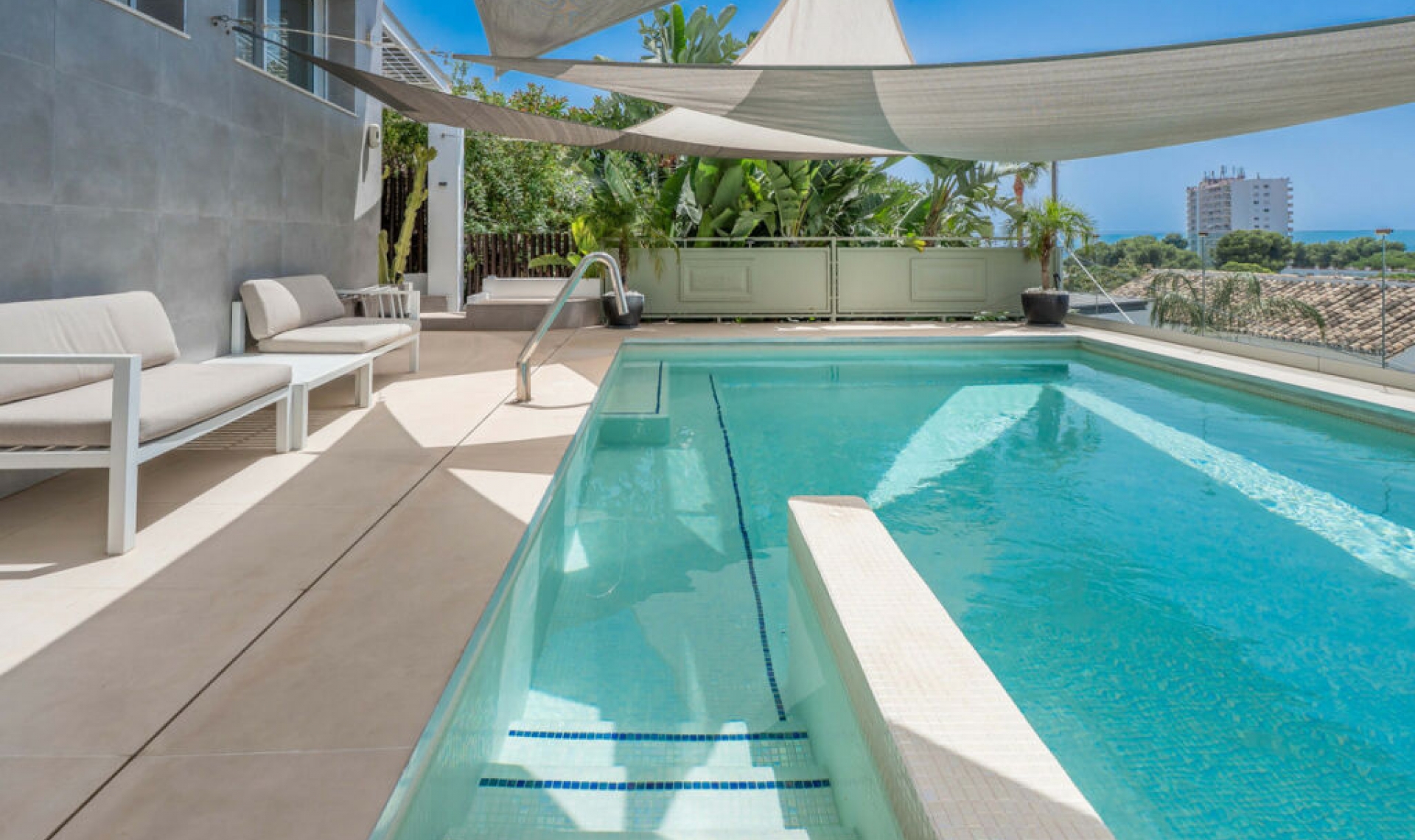 Resale - House -
Nueva Andalucía