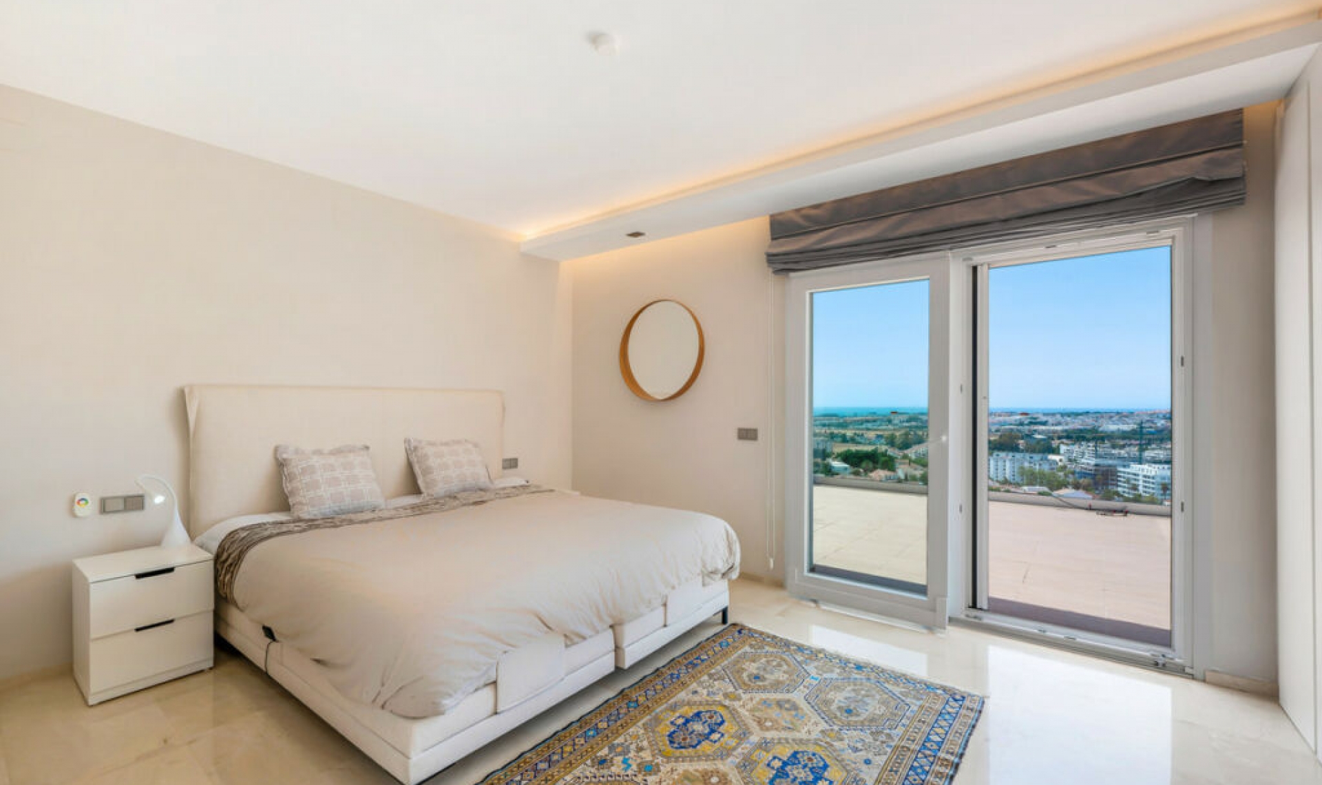 Resale - House -
Nueva Andalucía