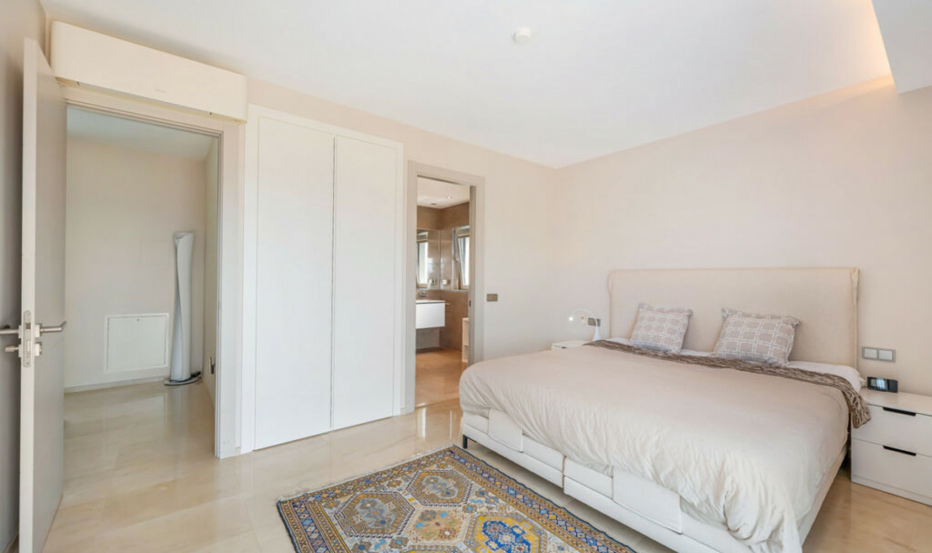 Resale - House -
Nueva Andalucía