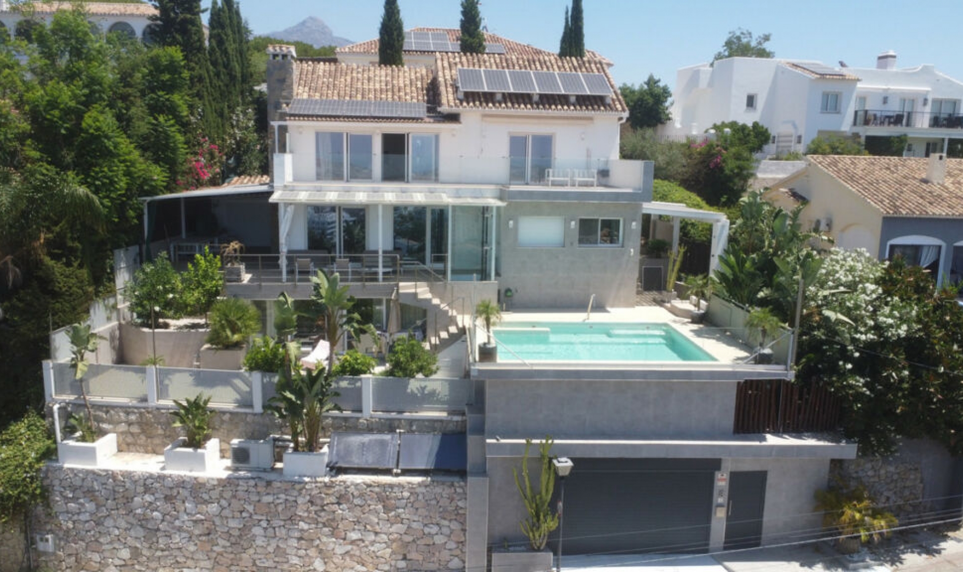 Resale - House -
Nueva Andalucía