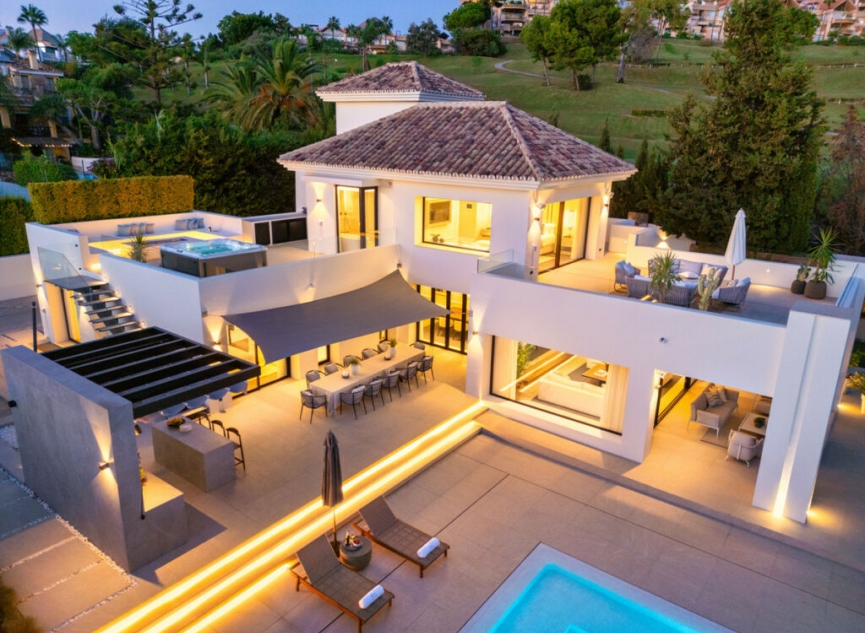 Resale - House -
Nueva Andalucía