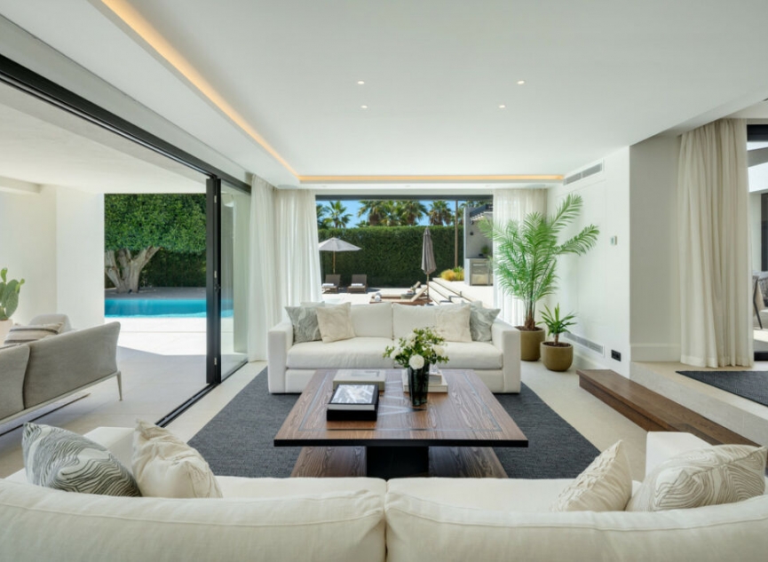 Resale - House -
Nueva Andalucía