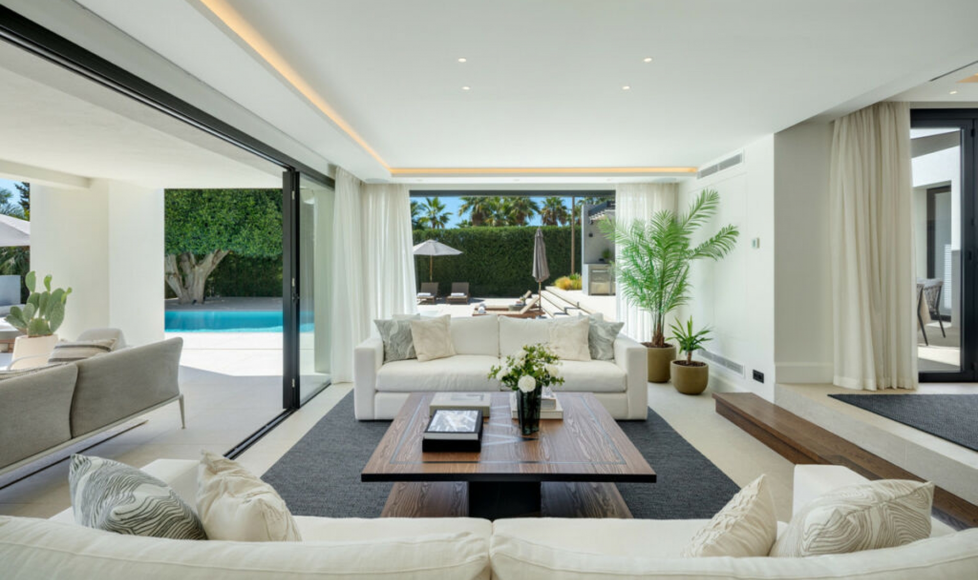 Resale - House -
Nueva Andalucía