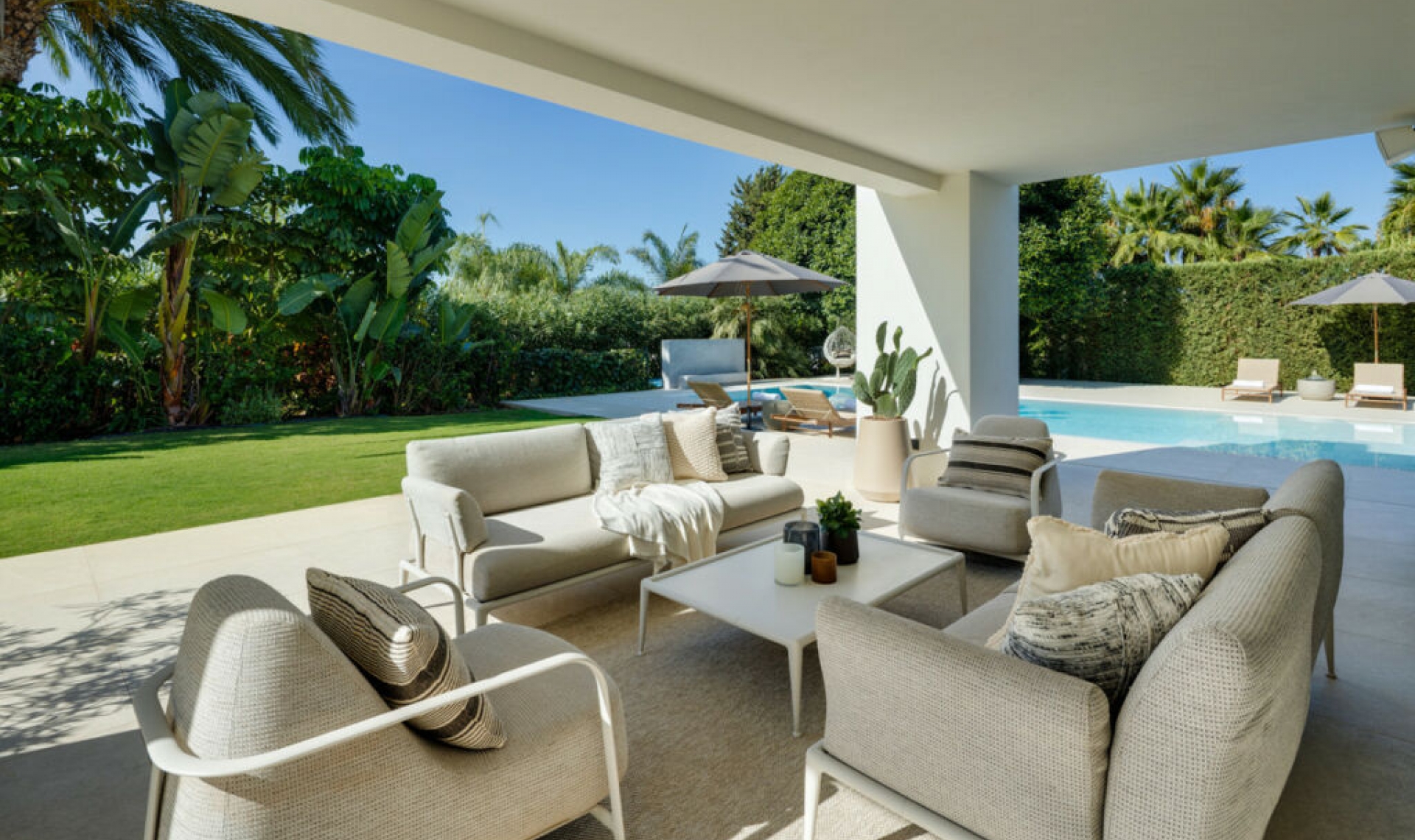 Resale - House -
Nueva Andalucía