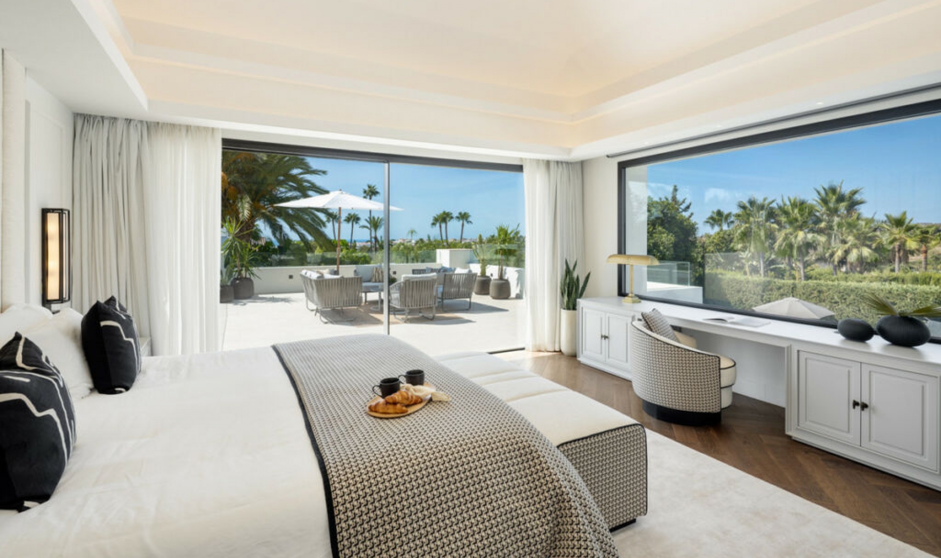 Resale - House -
Nueva Andalucía