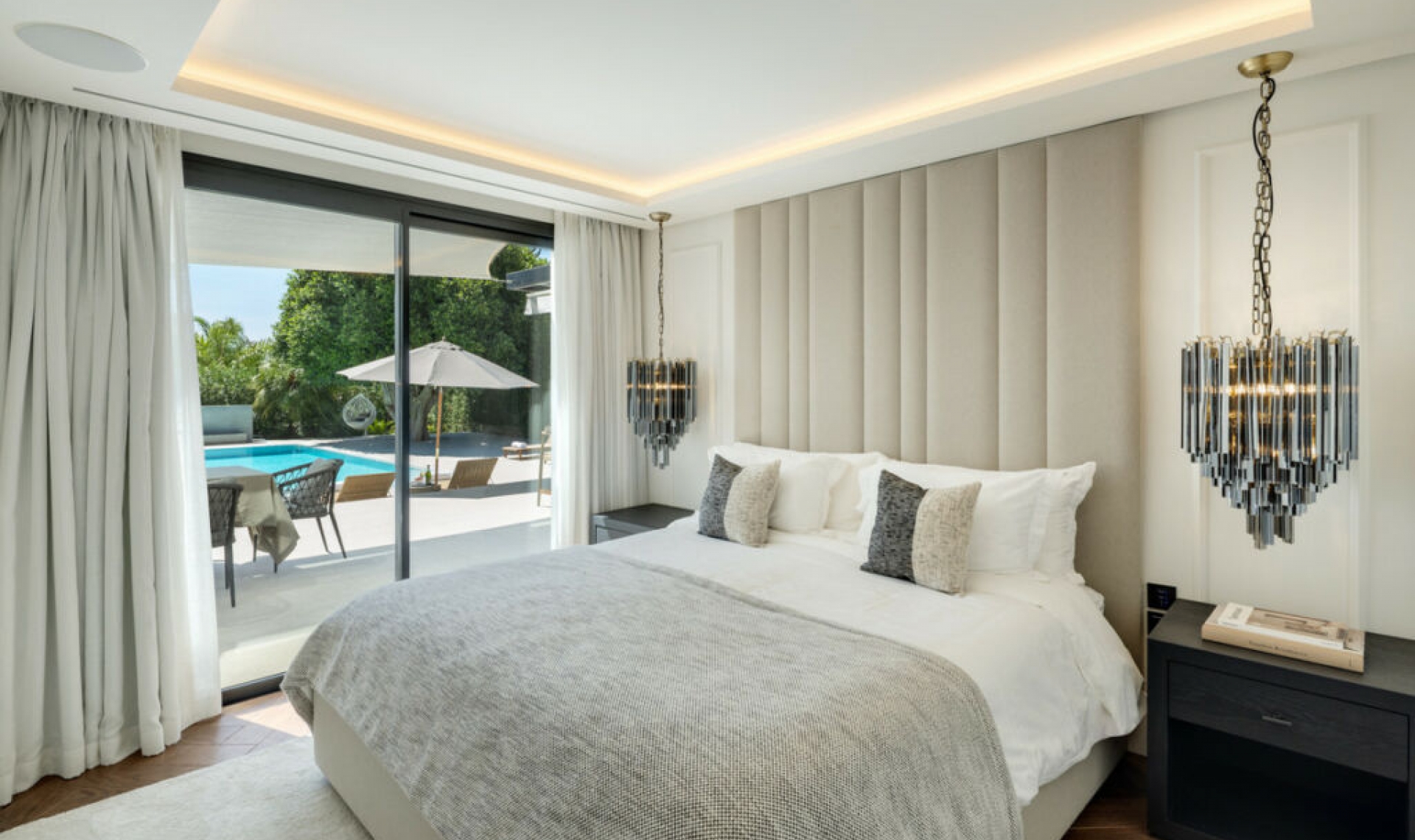 Resale - House -
Nueva Andalucía