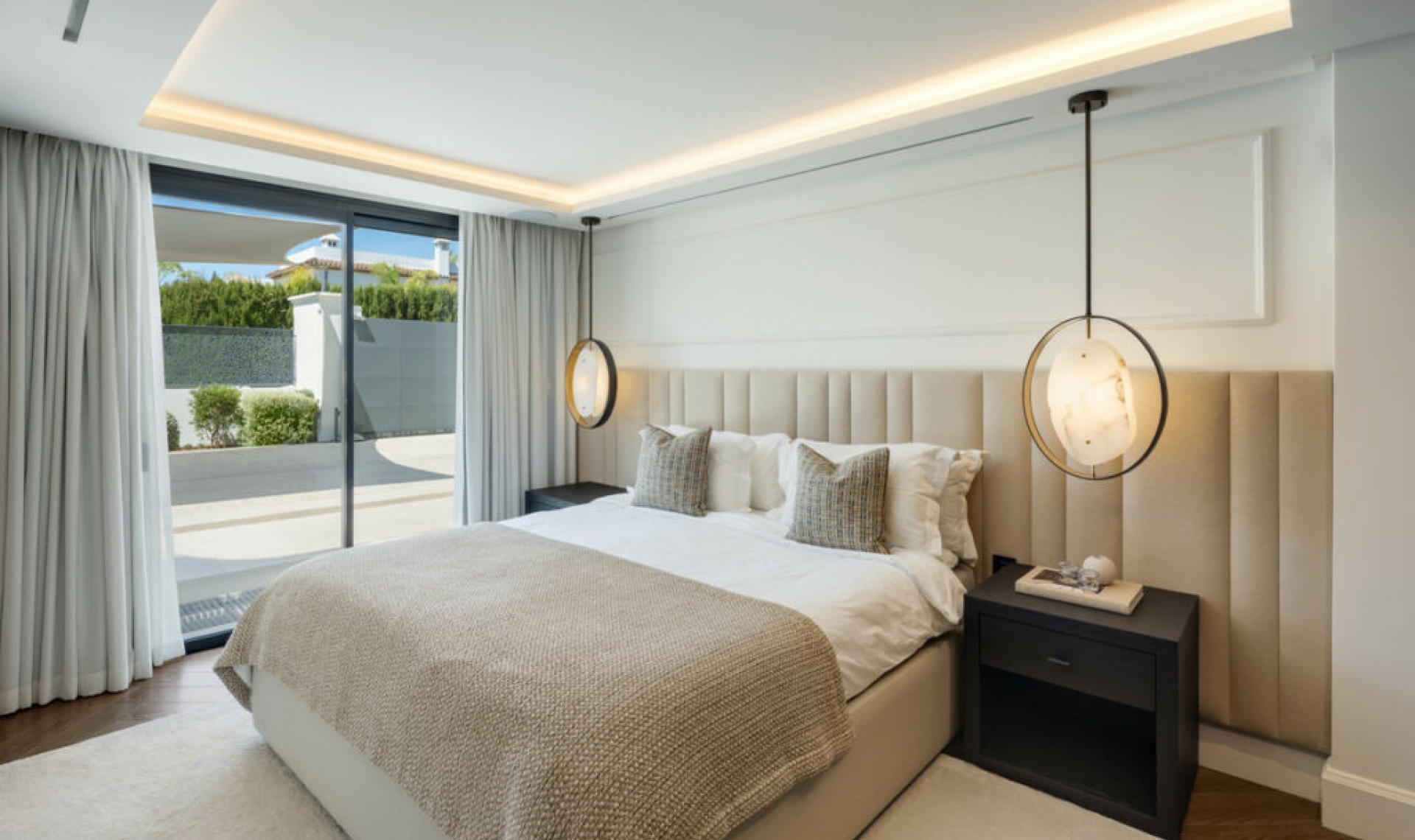 Resale - House -
Nueva Andalucía