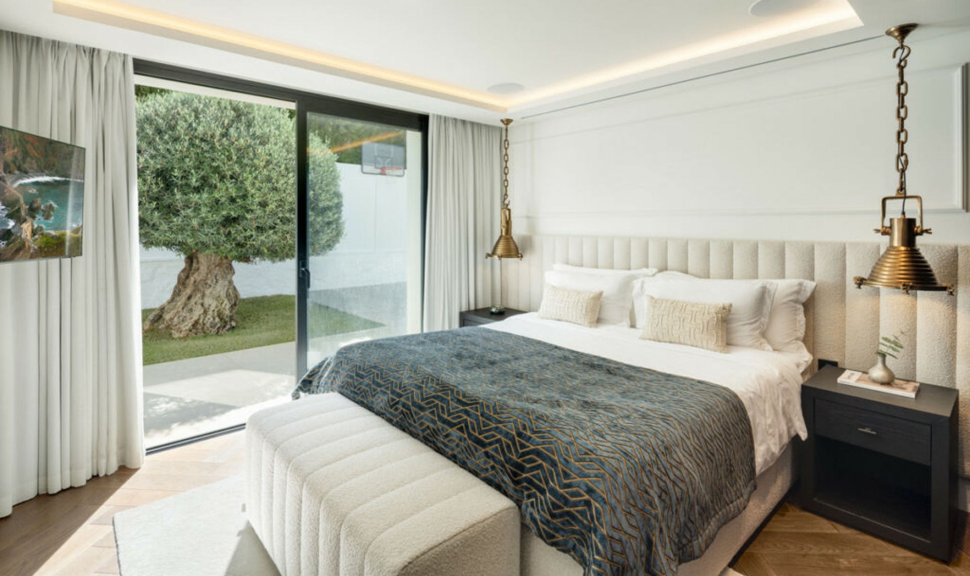 Resale - House -
Nueva Andalucía