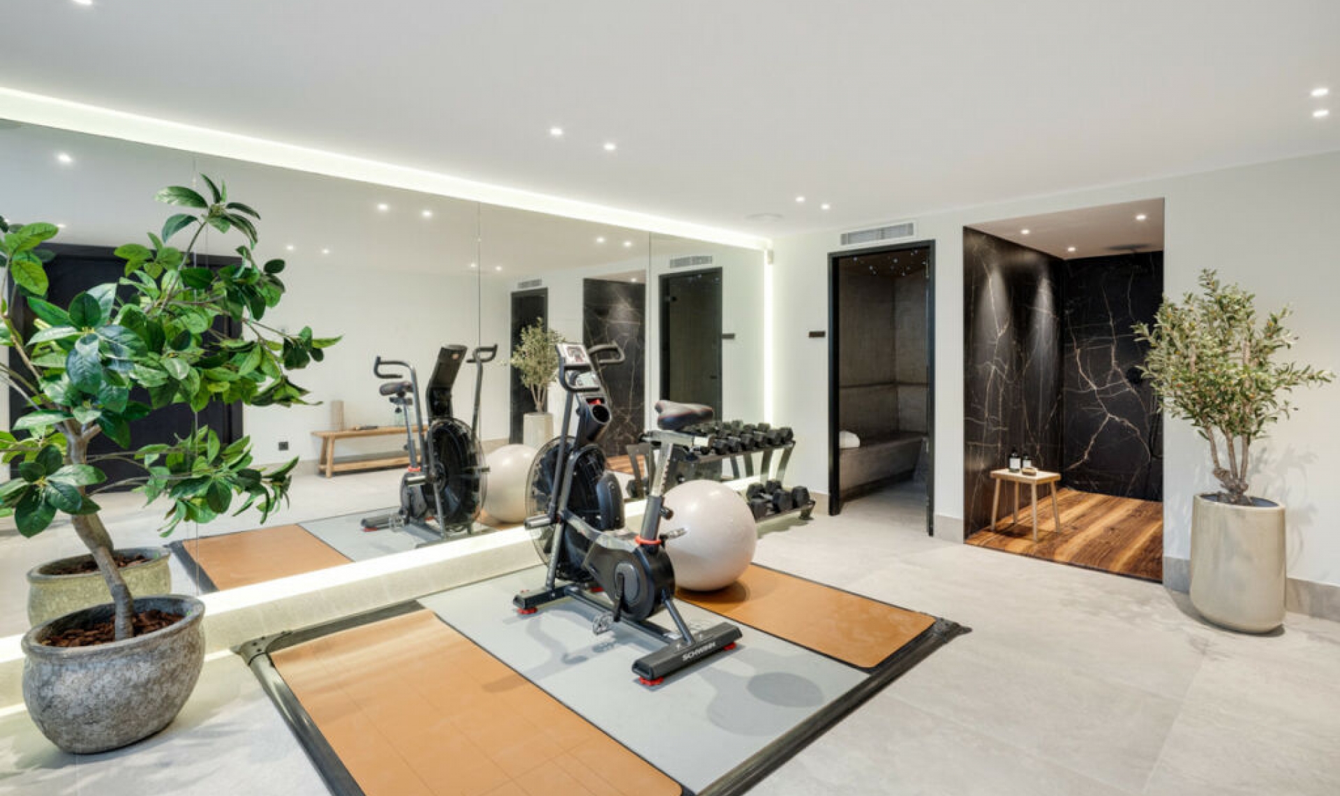 Resale - House -
Nueva Andalucía