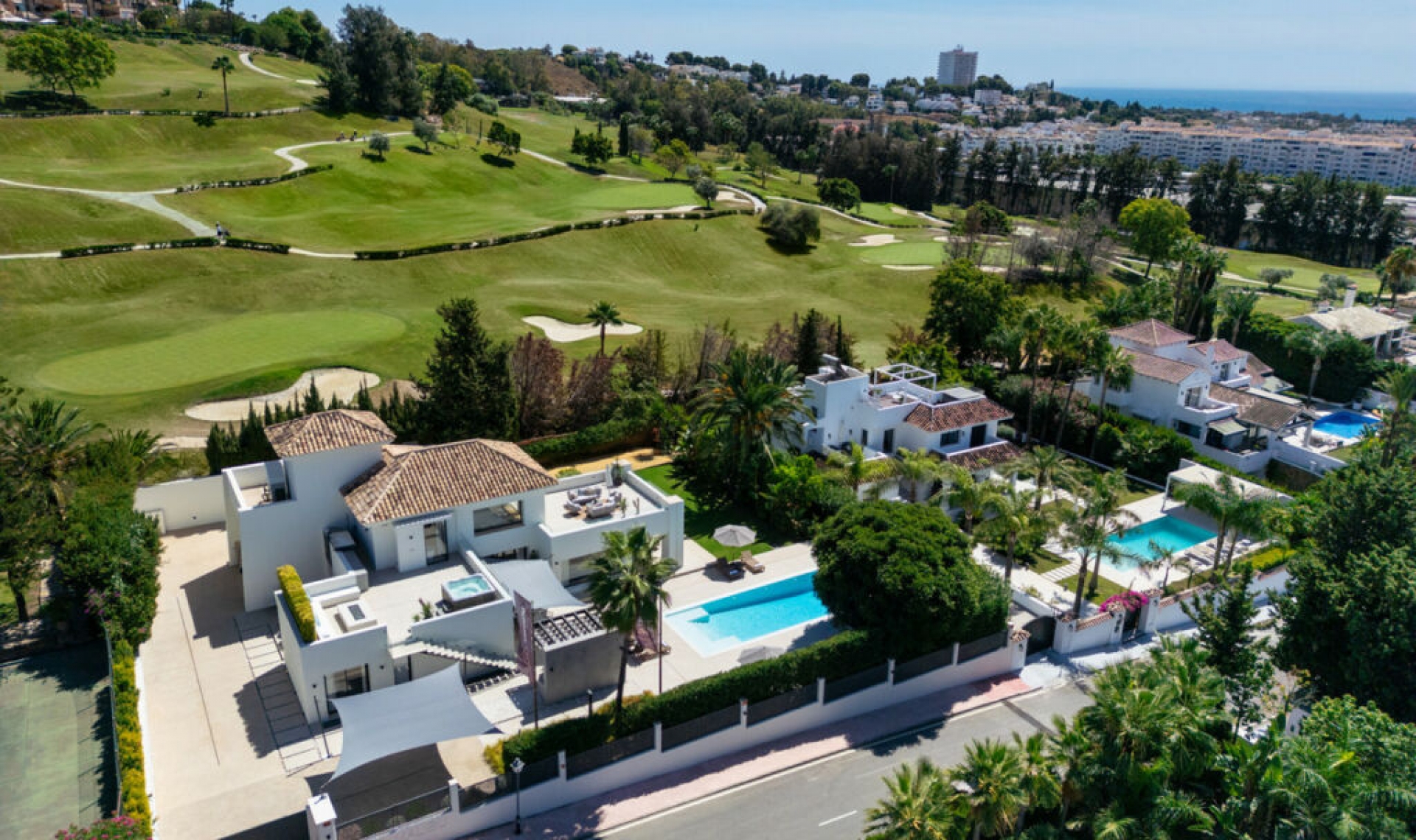 Resale - House -
Nueva Andalucía