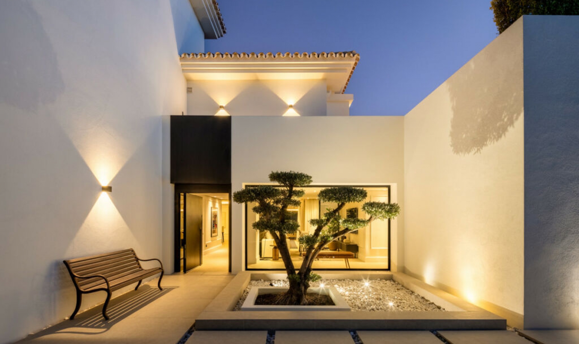 Resale - House -
Nueva Andalucía