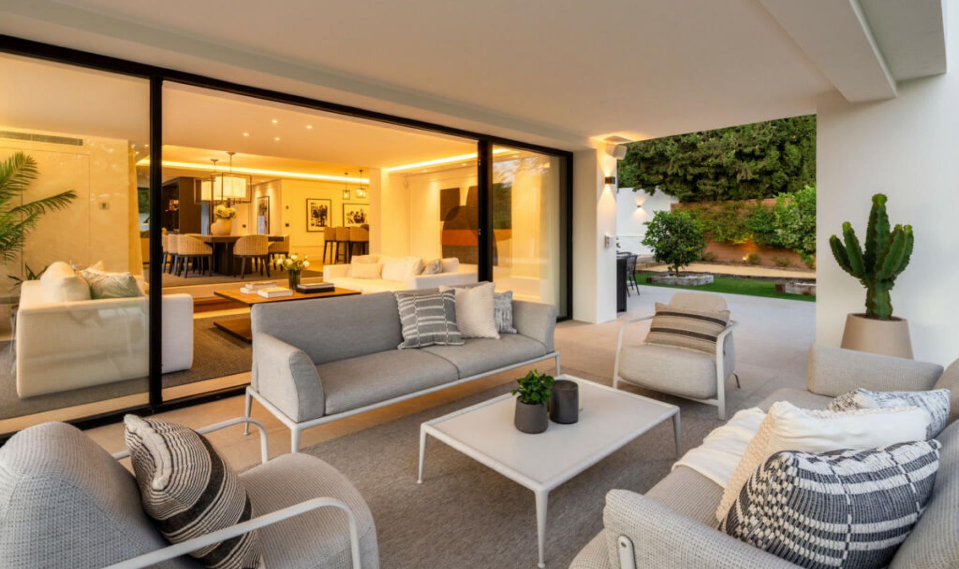 Resale - House -
Nueva Andalucía