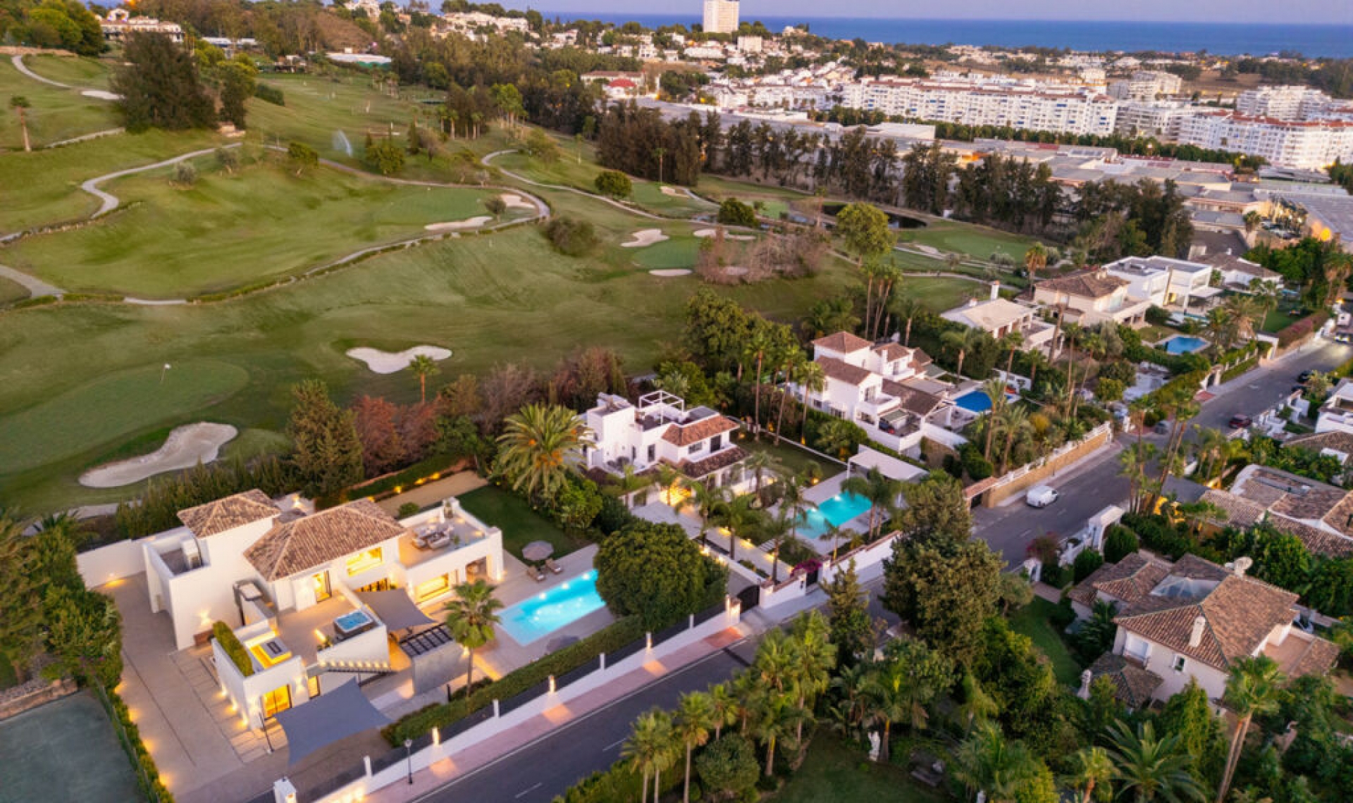 Resale - House -
Nueva Andalucía