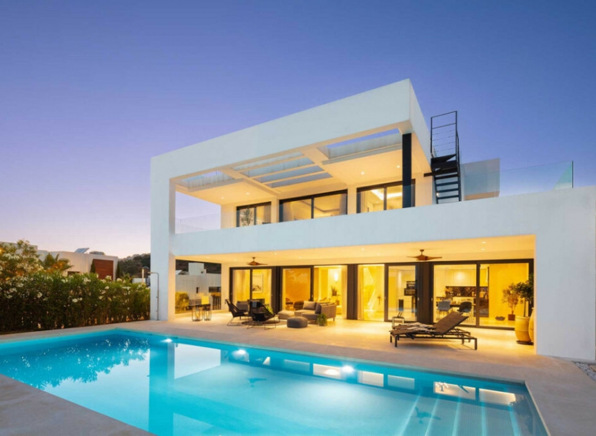 Resale - House -
Nueva Andalucía