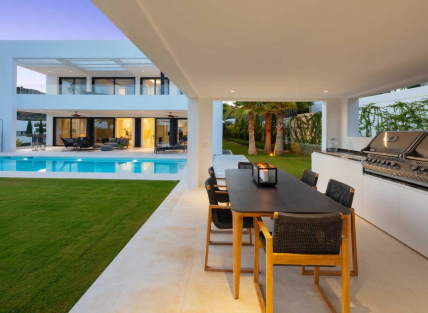 Resale - House -
Nueva Andalucía