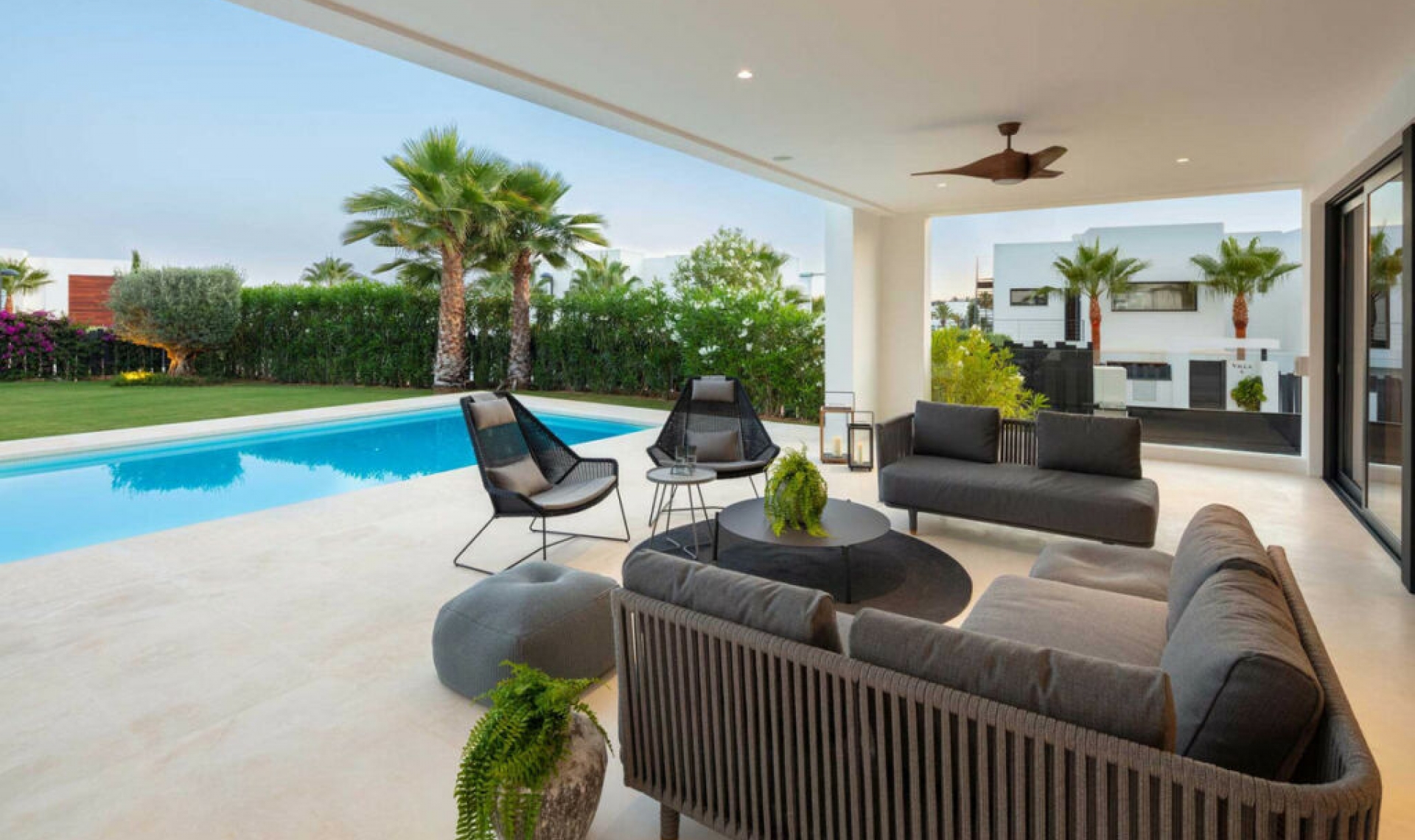 Resale - House -
Nueva Andalucía