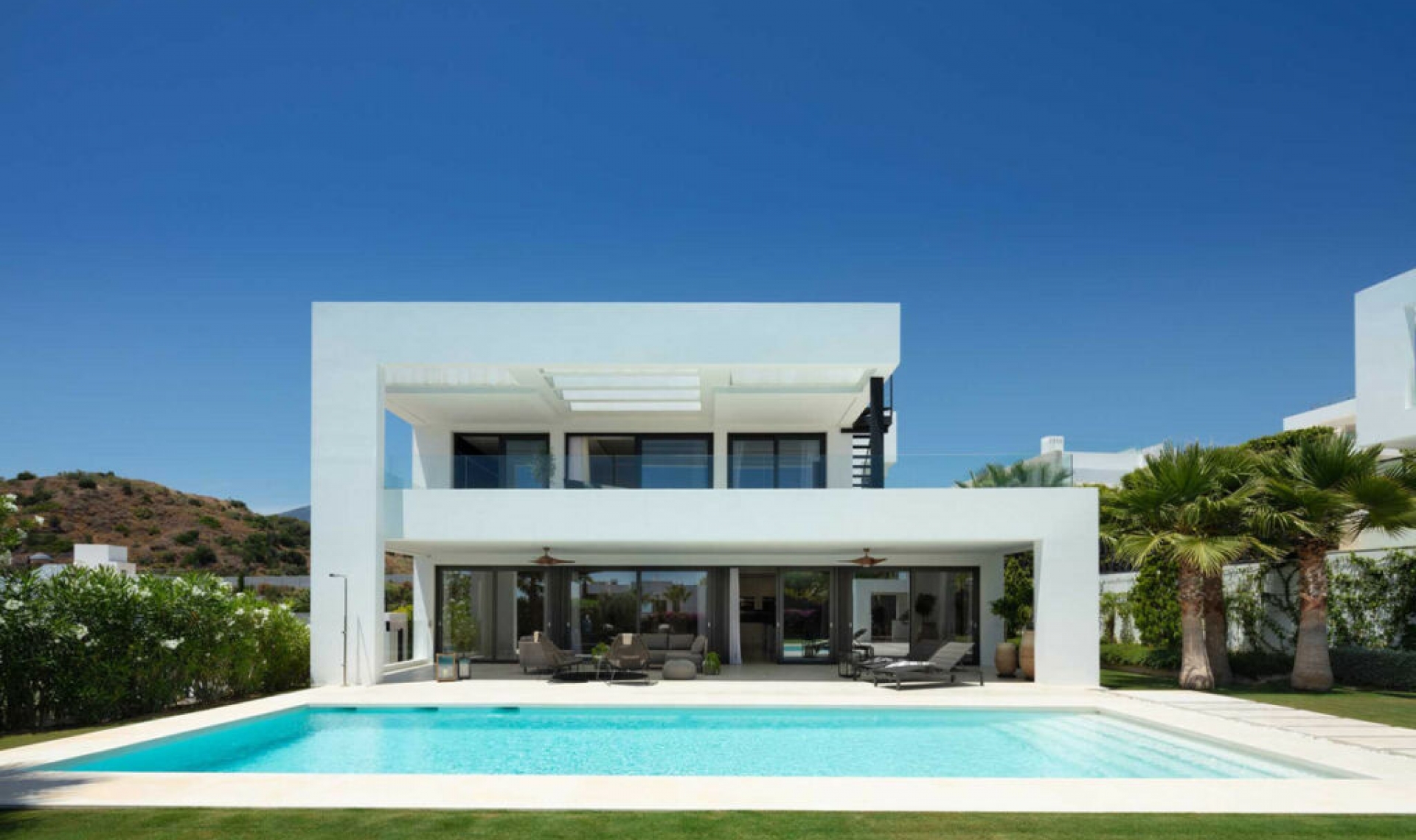 Resale - House -
Nueva Andalucía